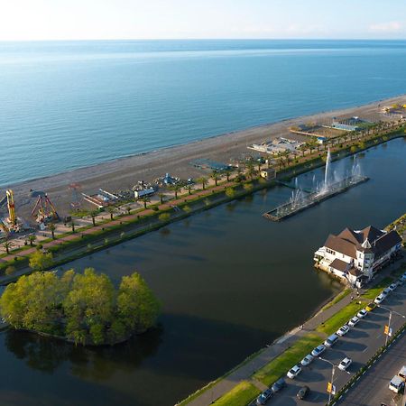 Seaside Resort In New Orbi Twins Батумі Екстер'єр фото