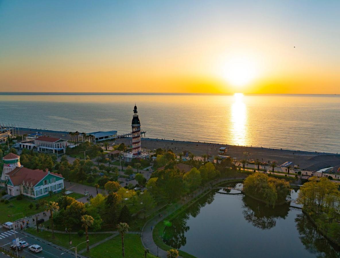 Seaside Resort In New Orbi Twins Батумі Екстер'єр фото