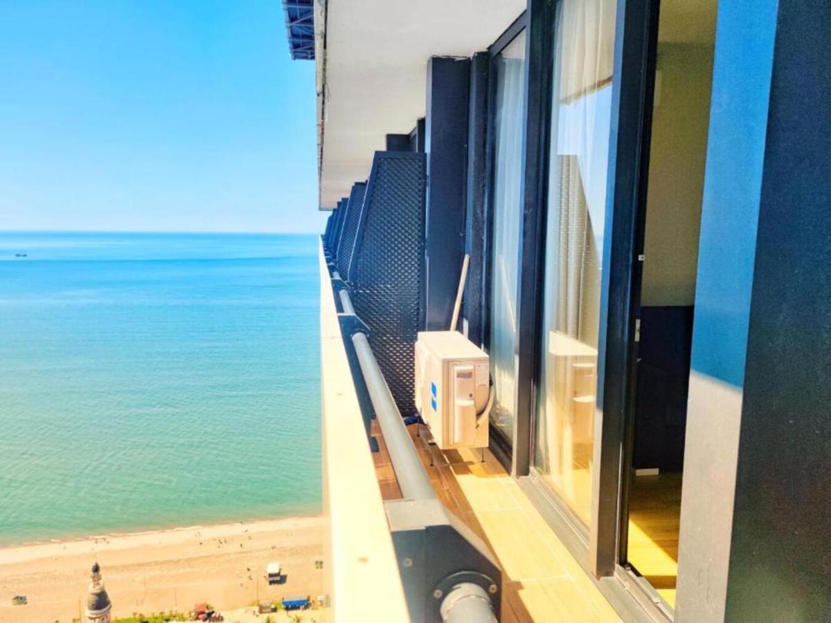 Seaside Resort In New Orbi Twins Батумі Екстер'єр фото
